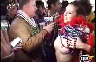 XXX زیبایی دهانش را با دقت روی خروس بزرگش کار کرد کانال فیلم سک۳۰