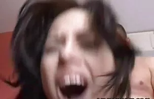XXX معشوقه جلوی دوربین با بنده خصوصی بازی می کند و کانال تلگرام دانلود فیلم سوپر پاهای خود را به او نشان می دهد