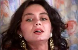 XXX همسر عزیز در خانه کانال سکسی موبوگرام در یک موقعیت مبلغین نشسته است