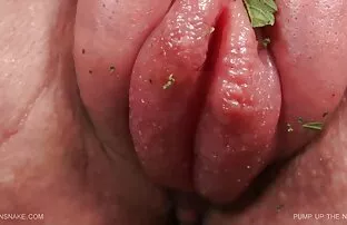 XXX مرد کانال فیلم پورنو تلگرام عضو را به دختری که خودارضایی کرده بود ، تحویل داد