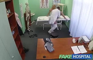 XXX سکس ایدی کانال فیلم سوپر صبحگاهی زیبا در آشپزخانه یک دختر برنزه با یک مرد قوی