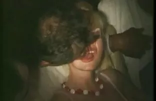 XXX سبزه داغ یک دیک دانلود فیلم سکس درتلگرام بزرگ را در الاغ خود احساس کرد