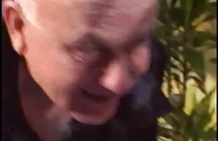 XXX لزبین های سبزه زرق و برق دار با یک همدم ملایم روی تختخواب سرگرم می ایدی کانال فیلم سوپر شوند