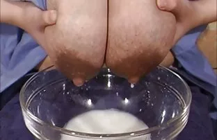 XXX رابطه جنسی همجنسگرا پرشور دو زن بالغ با جوانان کوچک کانال سکسی عکس