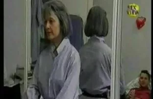 XXX یک مدل مد با شلوار مشکی مشکی را برای یک عکاس کانال کلیپ سکس تلگرام برای مجله مردانه قرار می دهد